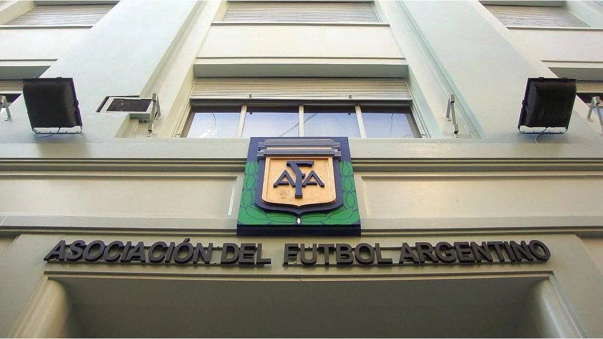 megaoperativo con allanamientos en AFA, Racing, Independiente y otros 15 clubes