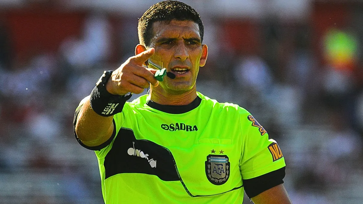 El árbitro Andrés Merlos dirigió la final de una liga regional y tuvo que ser evacuado por la policía