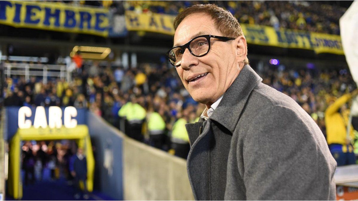 Ariel Holan presentó su renuncia y se fue