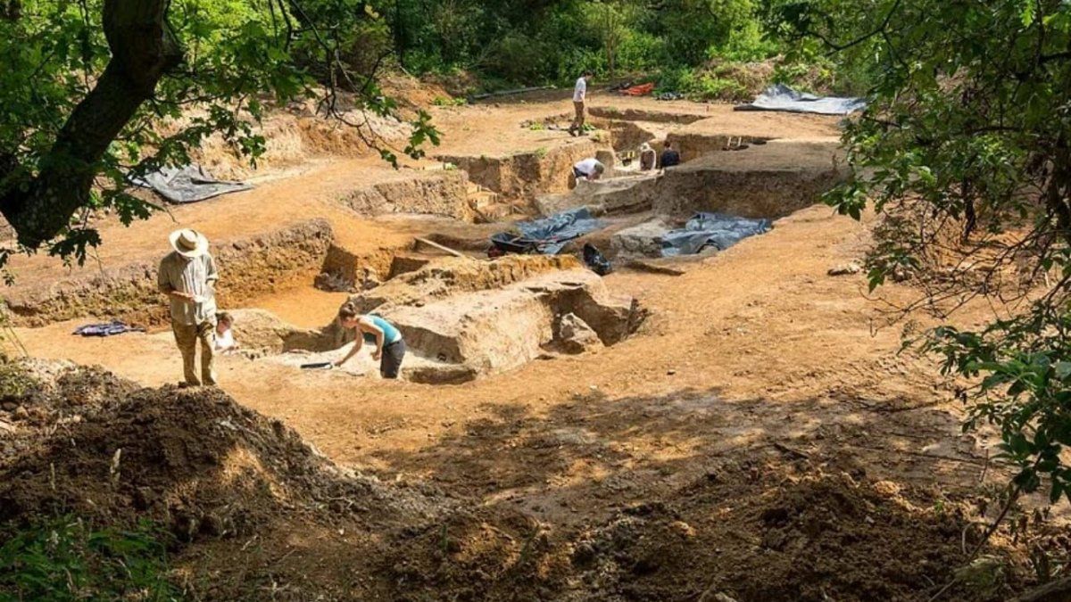 Descubrieron en Inglaterra la prueba más antigua de fuego hecho por humanos hace más de 400.000 años