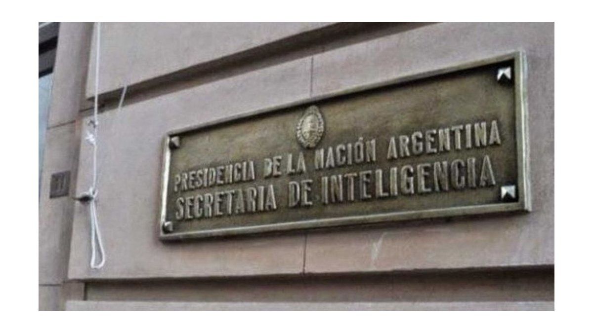 El Gobierno confirmó la salida de Neiffert al frente de la SIDE y designó a Auguadra