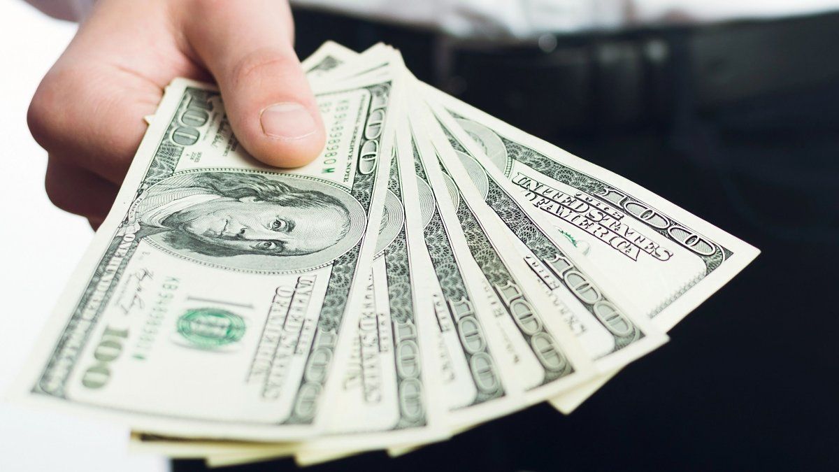 El dólar oficial rebotó sobre el cierre, mientras el MEP encadenó su tercer retroceso al hilo