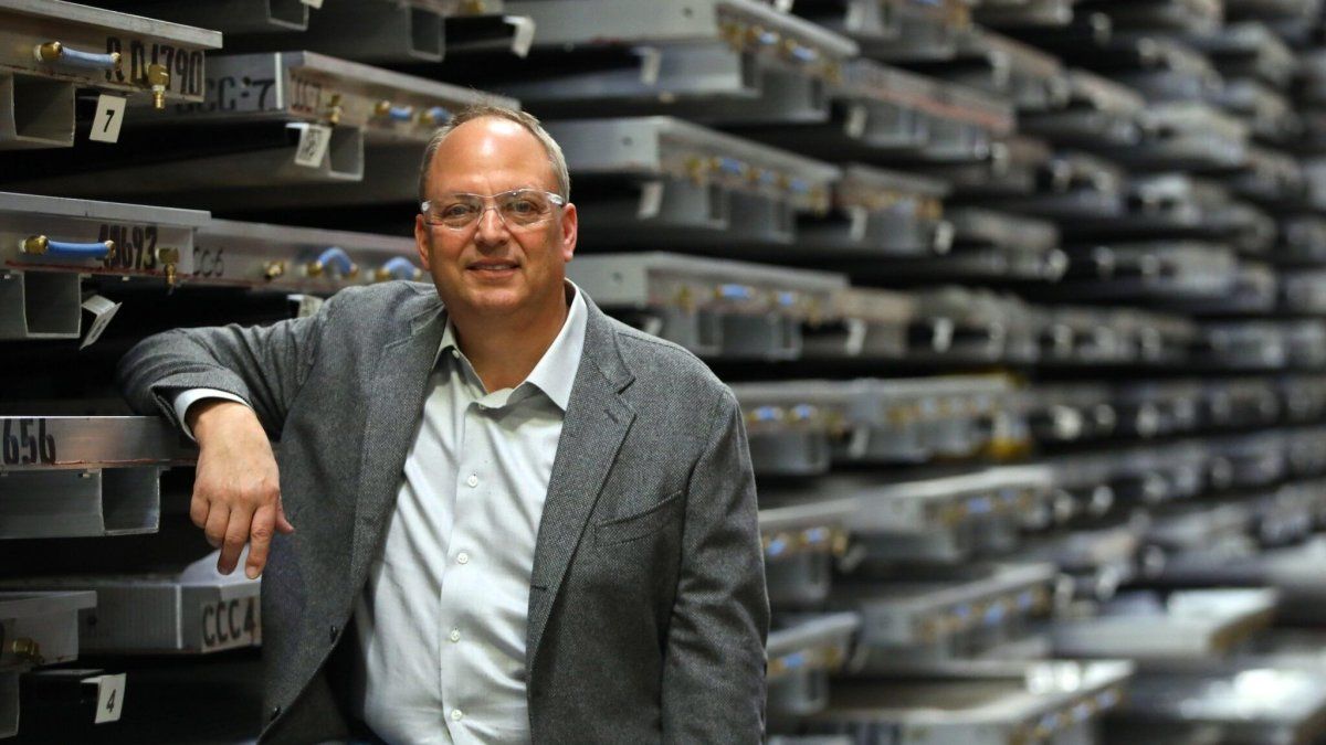 El discreto emprendedor que ganó millones de dólares gracias a su amor por los autos: quién es David MacNeil