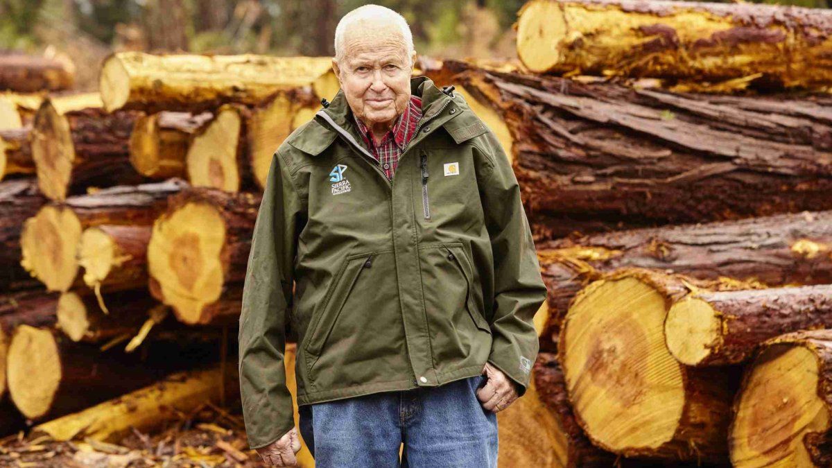 El agresivo multimillonario que forjó su fortuna alrededor de incendios devastadores: quién es Archie Emmerson