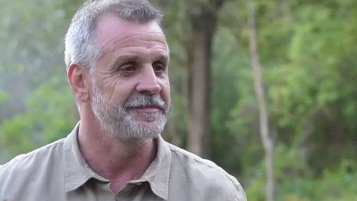 el estricto pedido de su familia