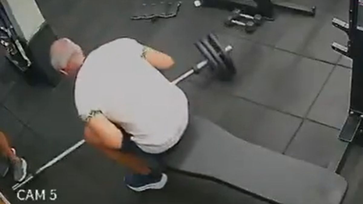 murió un hombre tras un accidente mientras levantaba pesas en un gimnasio