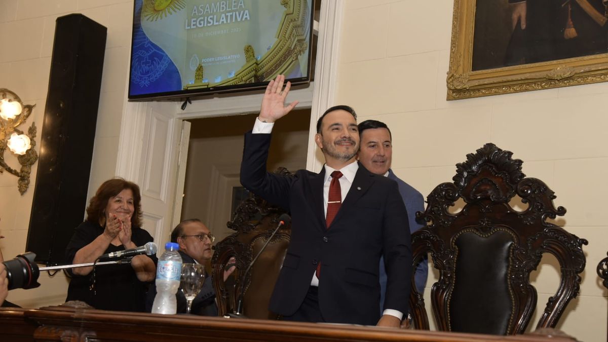 Juan Pablo Valdés juró como gobernador de Corrientes y amplía la hegemonía radical en la provincia