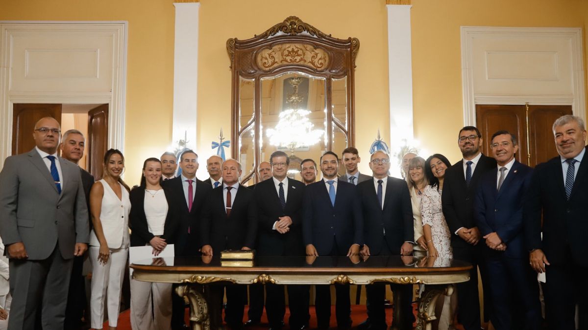Juan Pablo Valdés le tomó juramento al nuevo gabinete de Corrientes