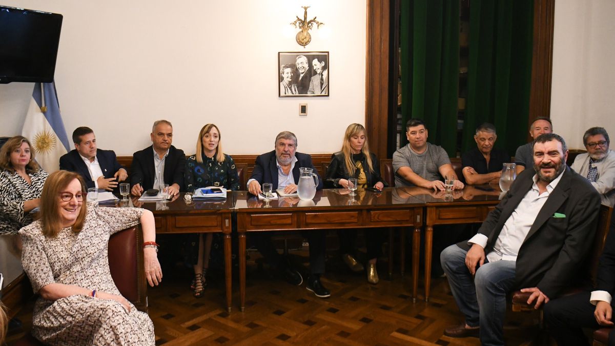 la CGT y senadores peronistas tuvieron su cumbre para preparar la estrategia de resistencia