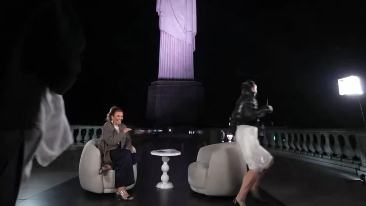 Rosalía salió corriendo en plena entrevista en Brasil por una cucaracha voladora