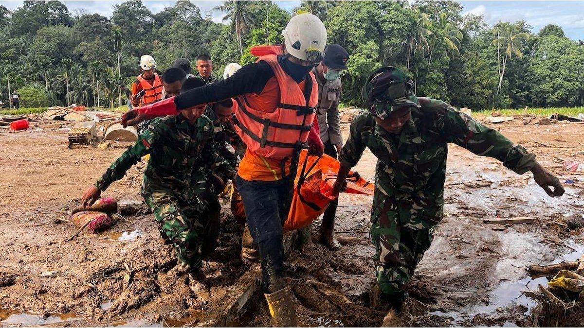Devastador temporal en el sudeste de Asia ya dejó más de 1.200 muertos y comunidades enteras luchan por sobrevivir