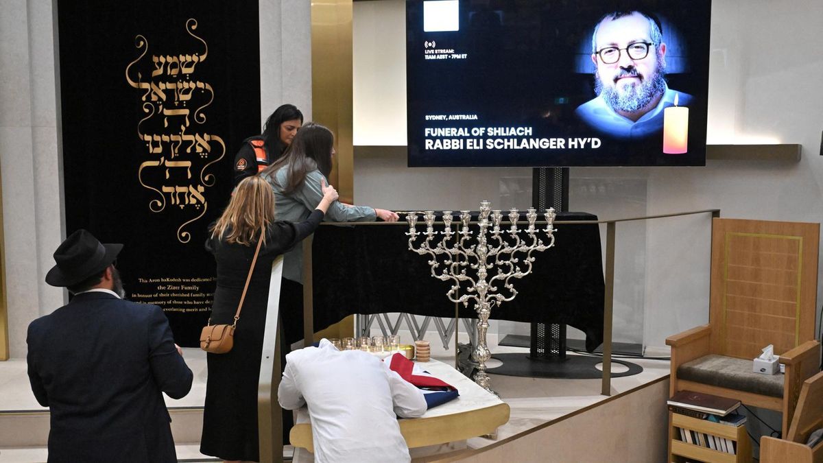 última despedida a los rabinos asesinados en el ataque a una fiesta judía