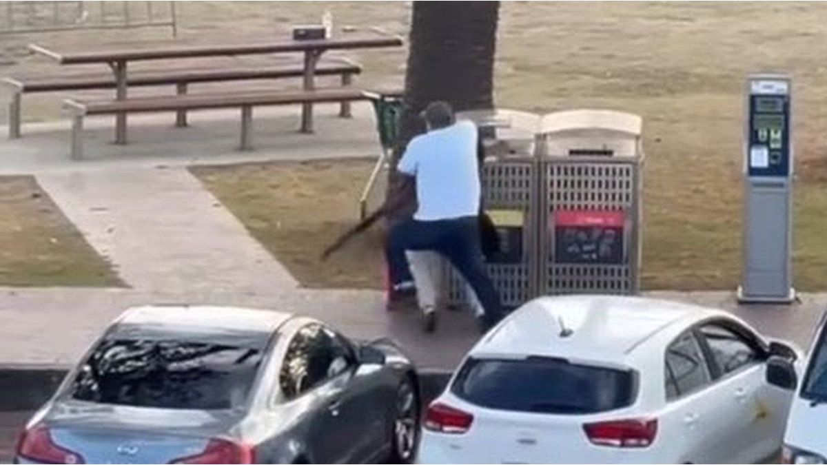 así fue como un civil desarmó a uno de los terroristas en pleno ataque