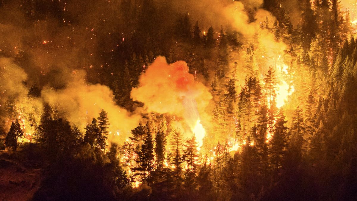 el Gobierno firma el DNU que declara la Emergencia Ígnea en la Patagonia