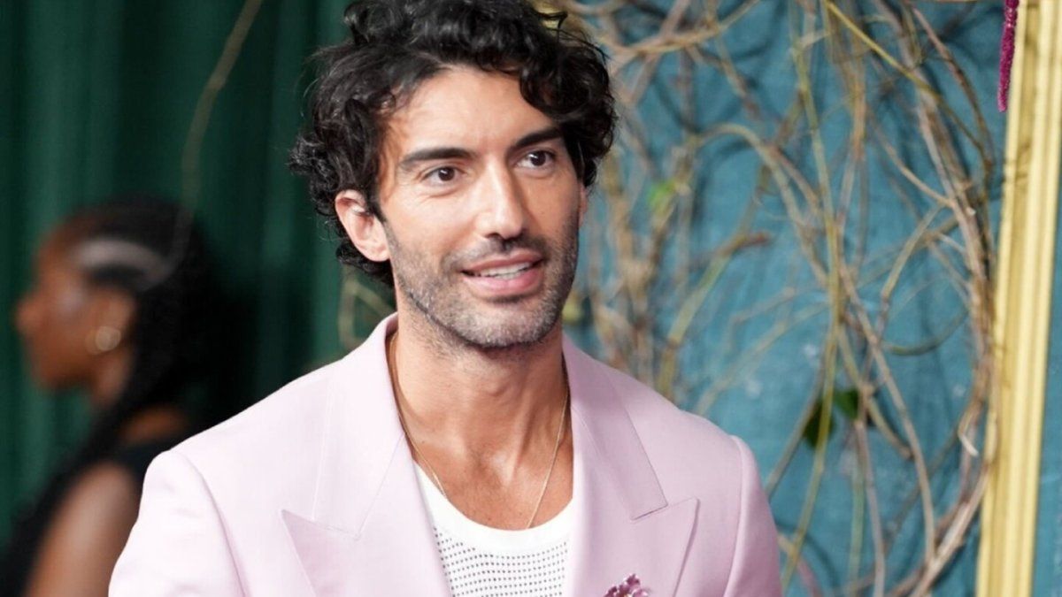 De cuánto es la fortuna de Justin Baldoni, el polémico actor de Romper El Círculo