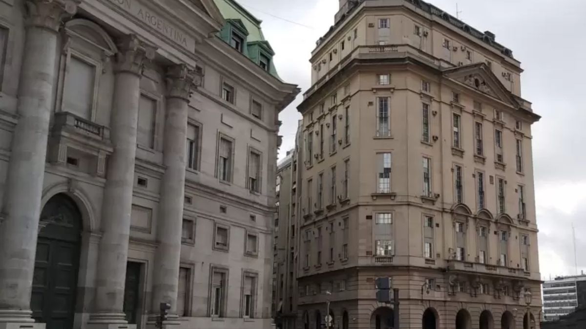 La Justicia rechazó frenar el DNU que amplió las facultades de la SIDE y habilitó aprehensiones