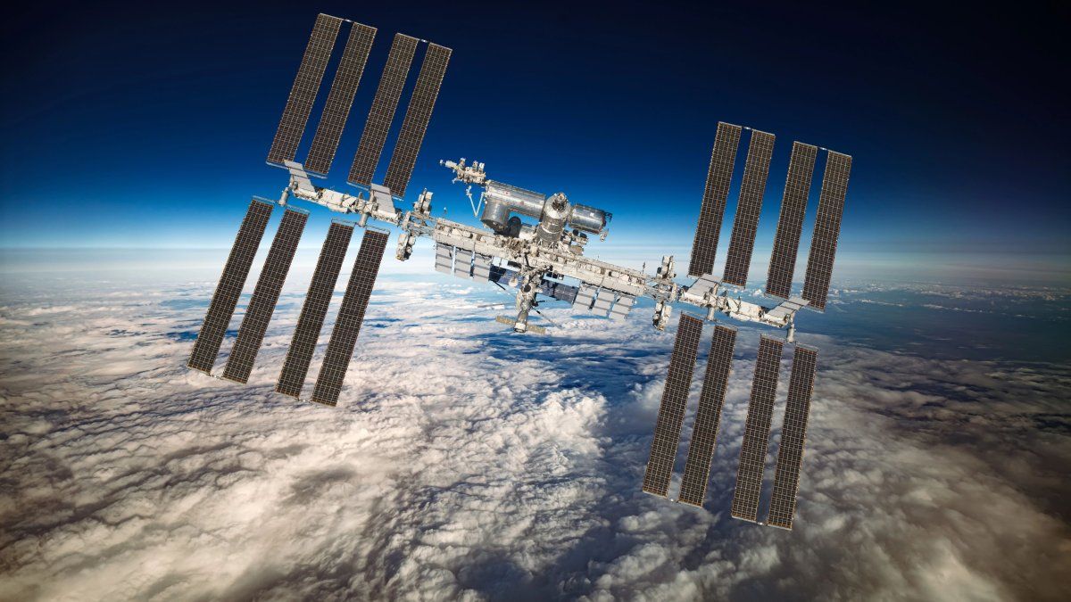 Un satélite chino y un dispositivo Starlink casi chocan y obligó a SpaceX a bajar la órbita