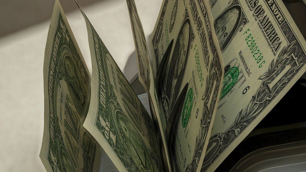 a cuánto opera este sábado 28 de febrero