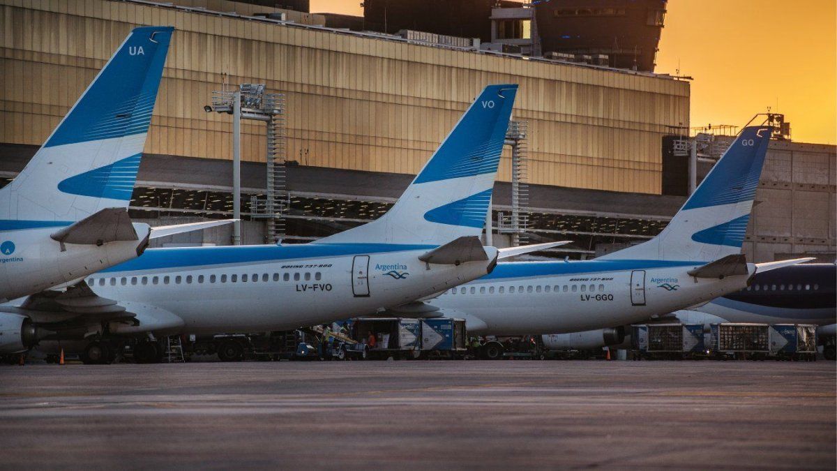 ATE corrió el paro en aeropuertos por una exigencia legal, pero mantiene medidas que ya afectan los vuelos