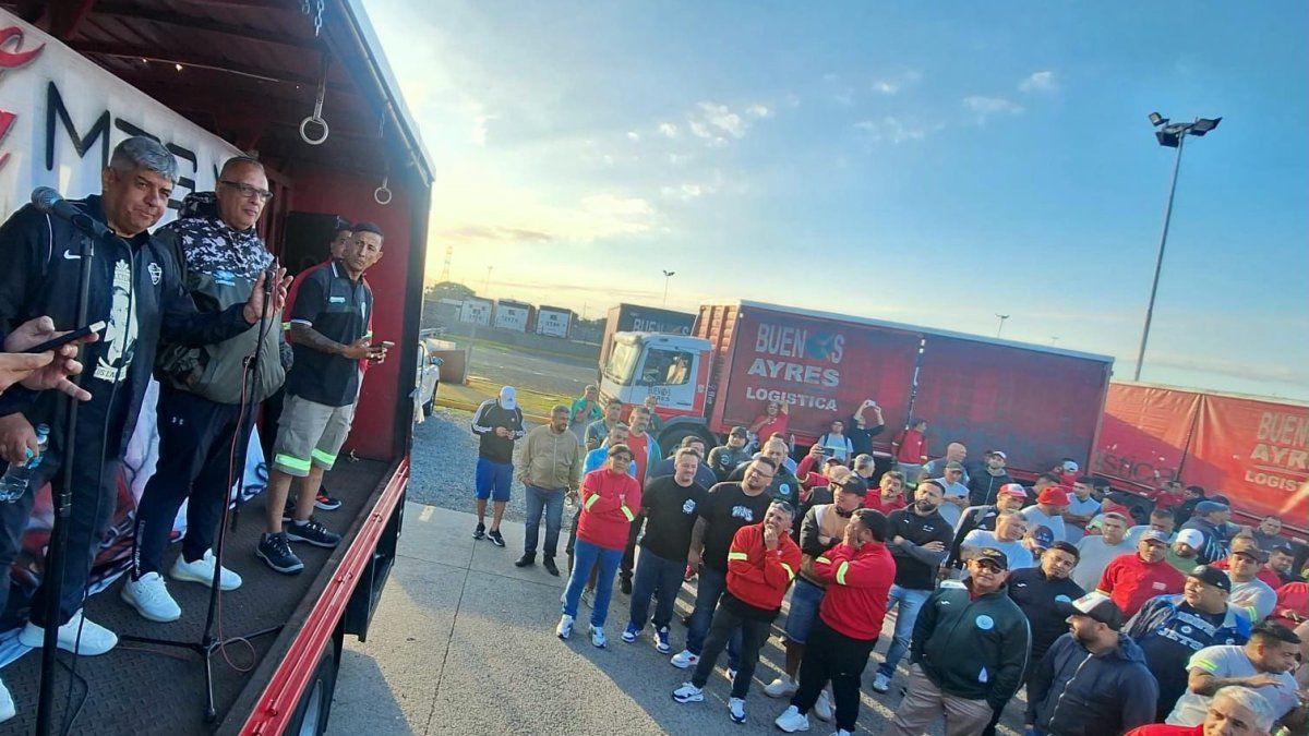 Camioneros activó un paro por tiempo indeterminado y vuelve a tensar el frente sindical