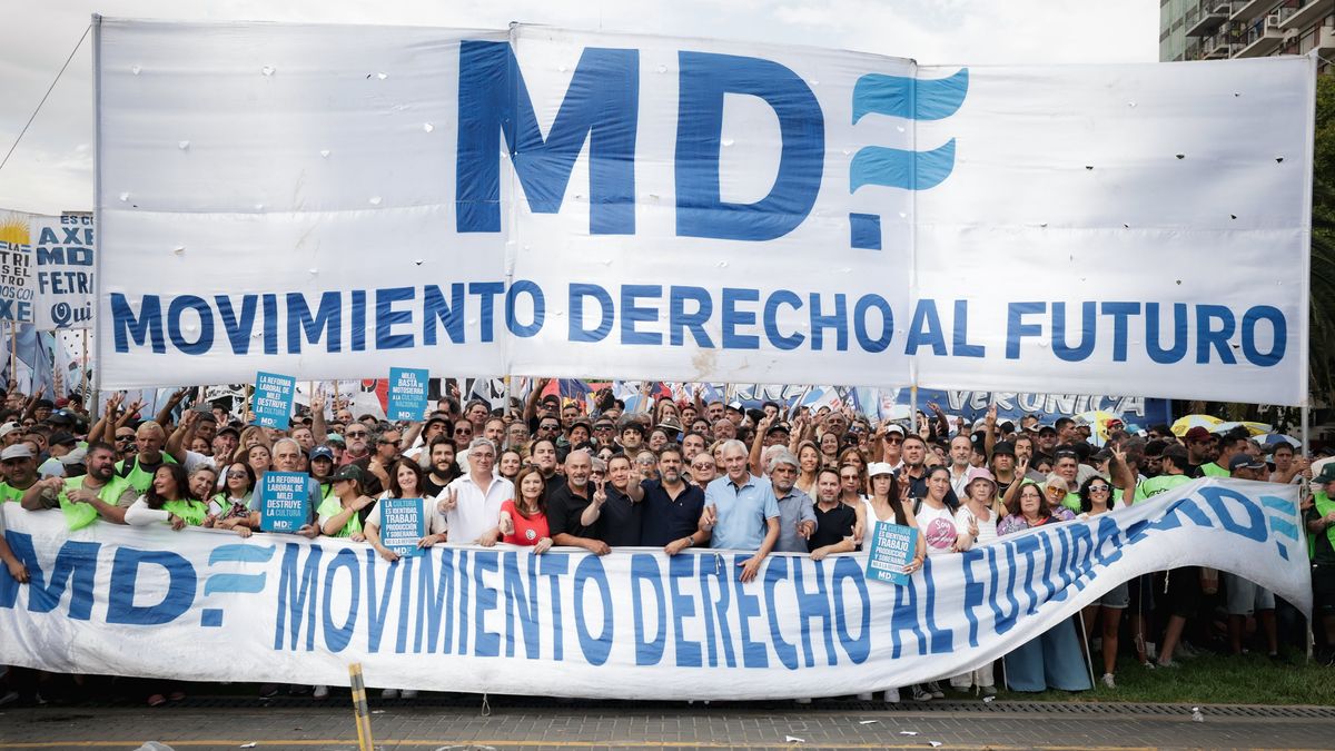 Axel Kicillof participó de la marcha contra la reforma laboral y apuntó contra Milei: Es un retroceso