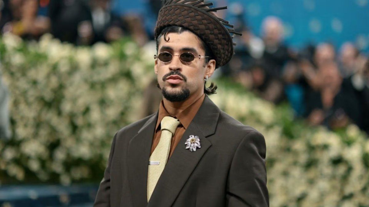 De cuánto es la fortuna de Bad Bunny, el latino que hará historia en el Superbowl