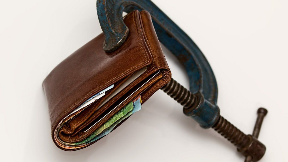 Los salarios formales cayeron fuerte contra la inflación en diciembre y perdieron más de 2% en 2025