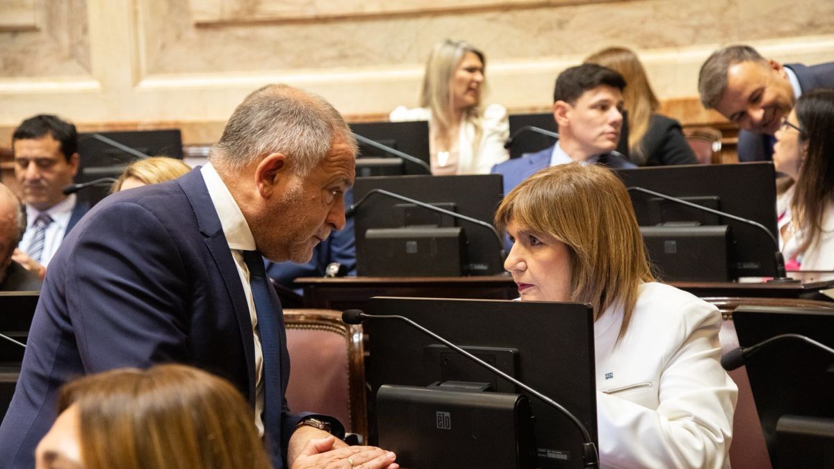 Luis Juez oficializó su pase al bloque de La Libertad Avanza en el Senado