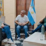 Raúl Jalil hace malabares para mantener su perfil dialoguista con Javier Milei y garantizarse el apoyo del PJ