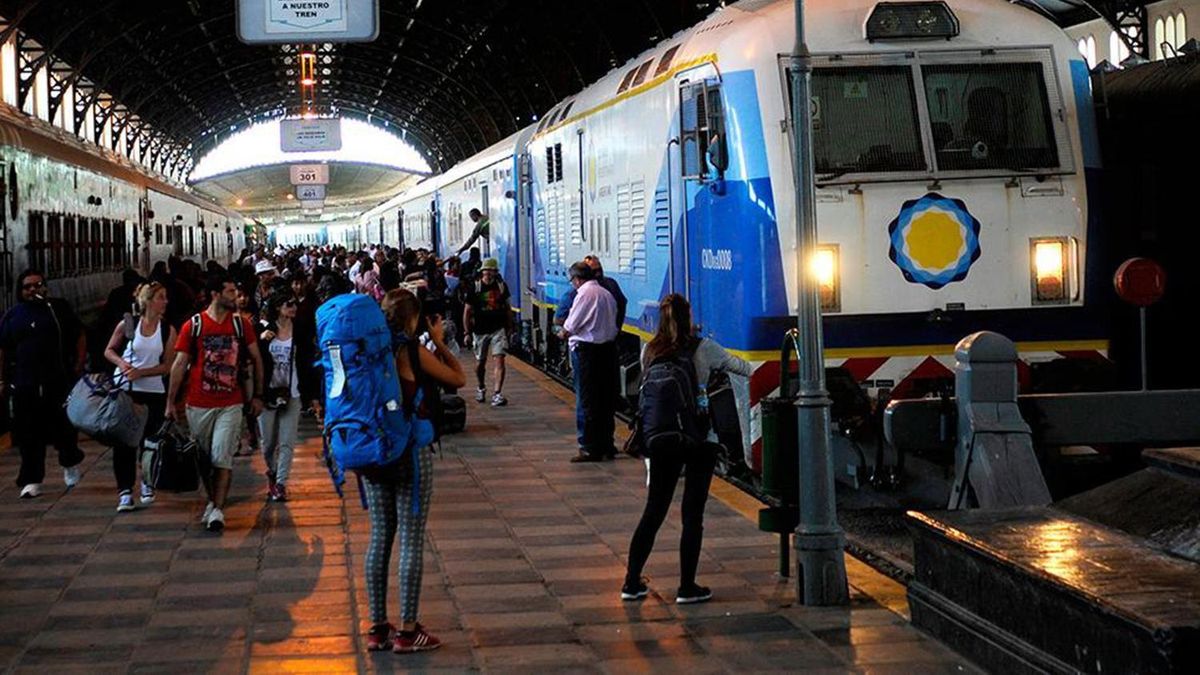 advierten que los servicios a las provincias se redujeron a la mitad durante la era Milei