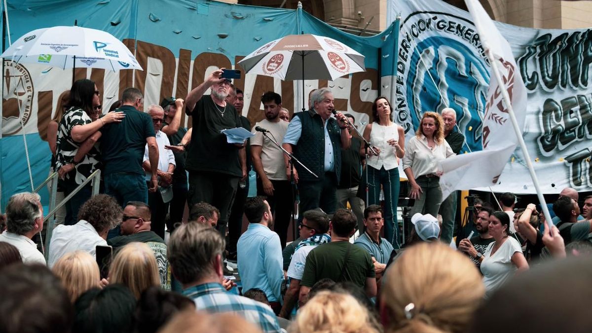 Trabajadores judiciales movilizaron al Palacio de Tribunales en rechazo al traspaso a Ciudad