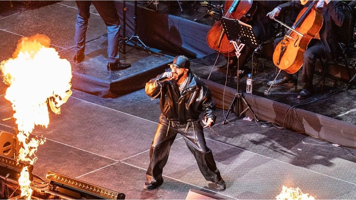 Yandel vistió de gala la música urbana con un show sinfónico en el Movistar Arena