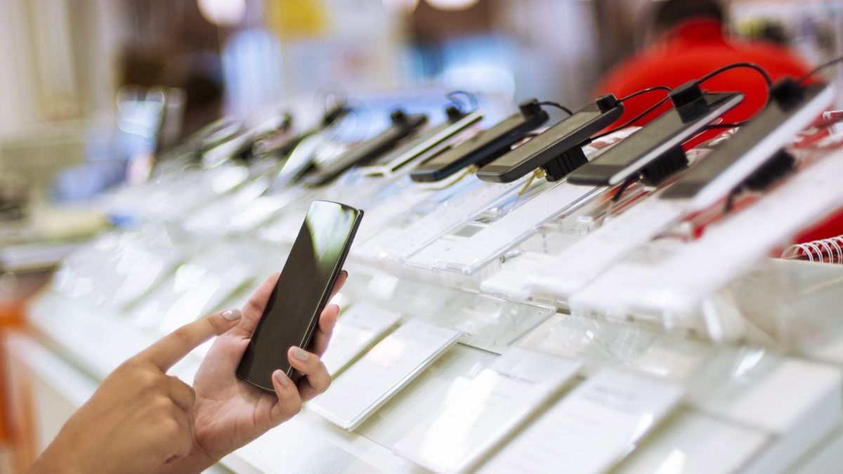 qué pasó con los precios de los celulares tras la quita del arancel, ¿bajaron o subieron?