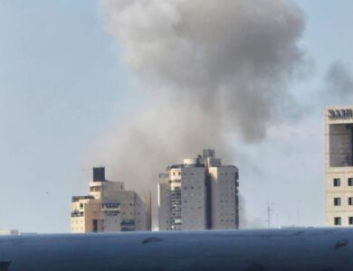 continúan los ataques entre Irán, EEUU, e Israel; impactan en los mercados y no hay señales de cese el fuego