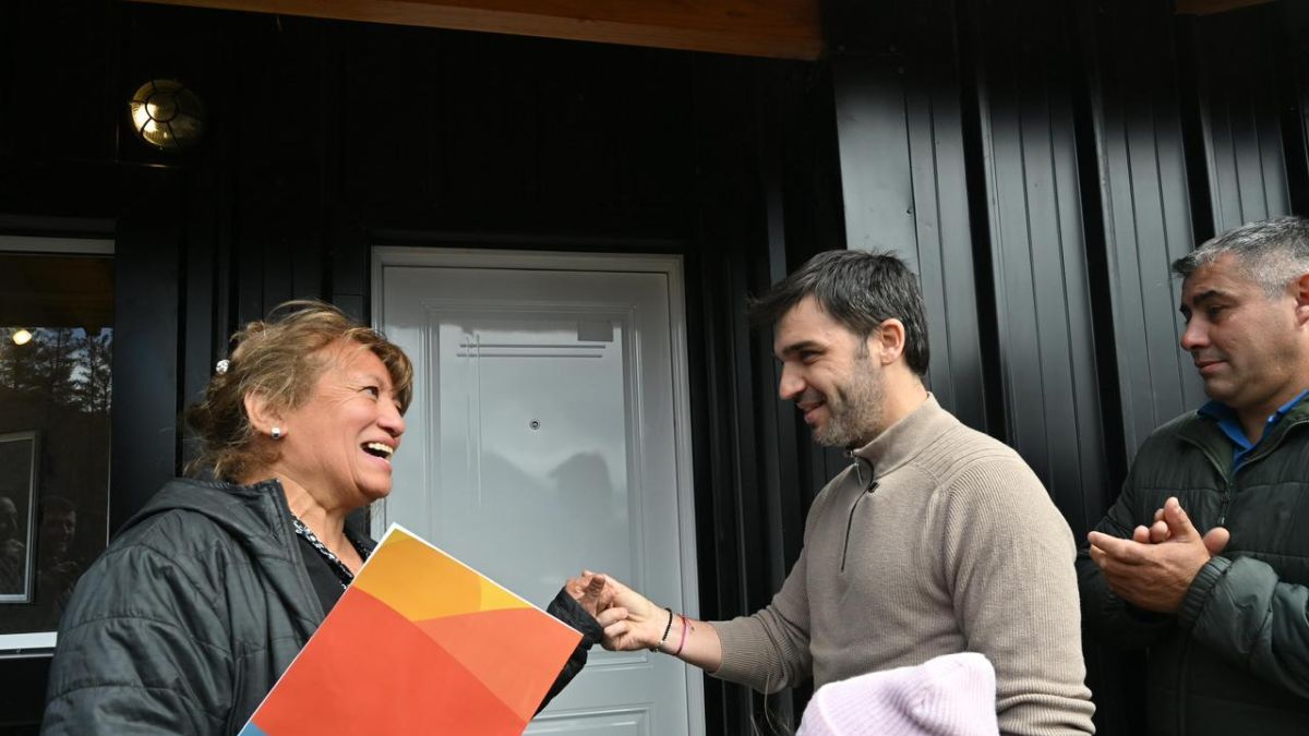 Chubut entregó las primeras viviendas a familias afectadas por los incendios forestales