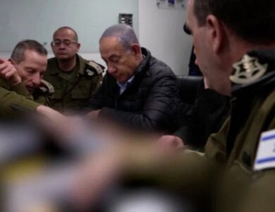 cómo hace el MOSAD israelí para contactarlos dentro del país persa