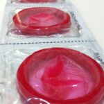 asegura que el Gobierno importa preservativos chinos y sus ventas caen hasta 50%