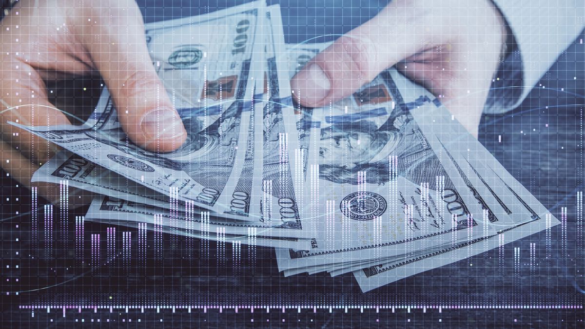 El dólar blue volvió a superar al MEP y quedó casi $30 por encima del oficial