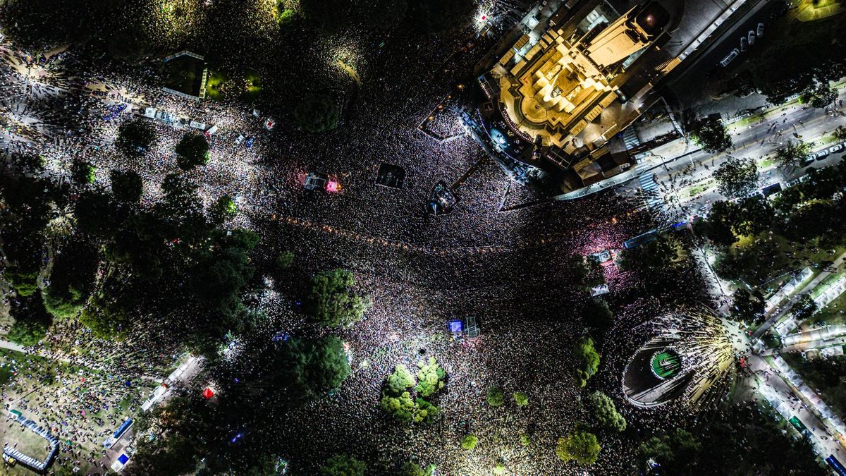 Fito Páez reunió más de 300 mil personas en show gratuito en el Monumento a la Bandera