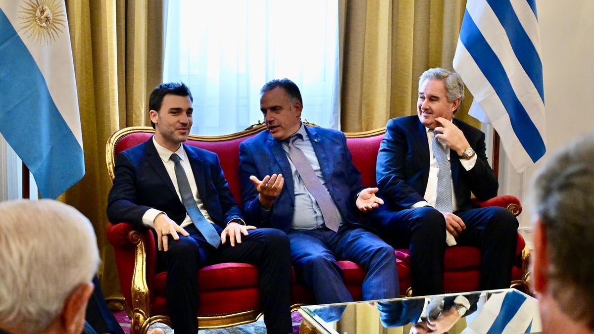 Ante el presidente de Uruguay y empresarios de la región, Ignacio Torres destacó el potencial productivo y comercial de Chubut