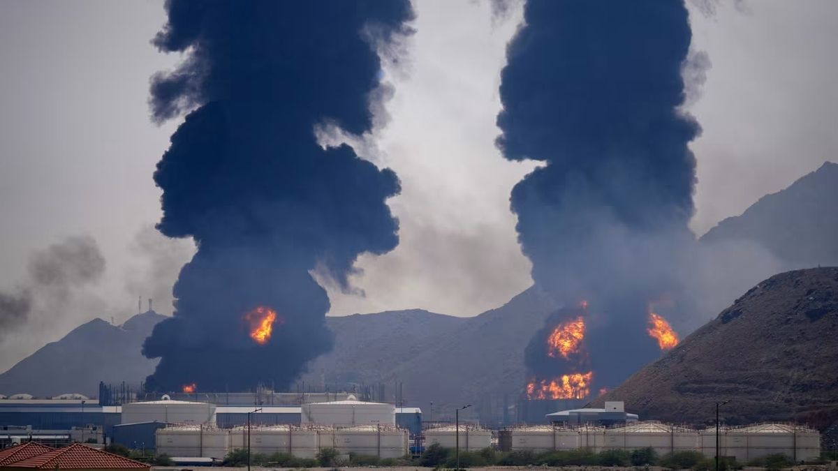 Irán respondió a los bombardeos sobre la isla Kharg y atacó la embajada de EEUU en Irak