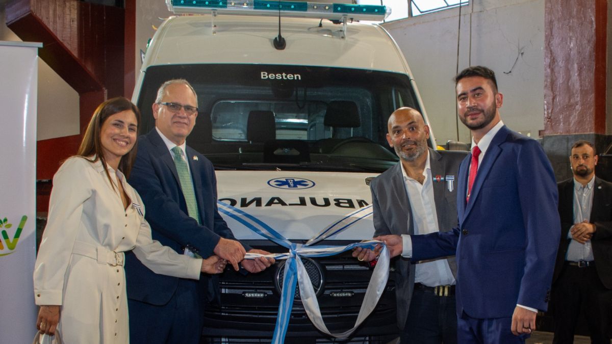 Israel donó una ambulancia para los bomberos voluntarios de Solano