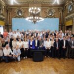 Axel Kicillof prometió a intendentes coparticipar lo que recupere del recorte de fondos nacionales