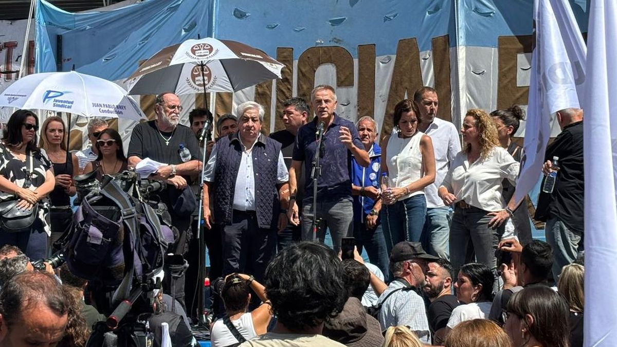 La CGT se presentó ante la Justicia para frenar la reforma laboral y sumó respaldo al paro docente