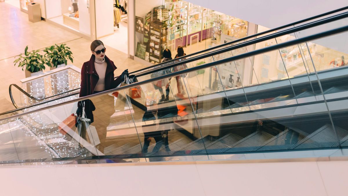 la obsesión por el mundo virtual ahora revaloriza la experiencia de compra en tiendas físicas