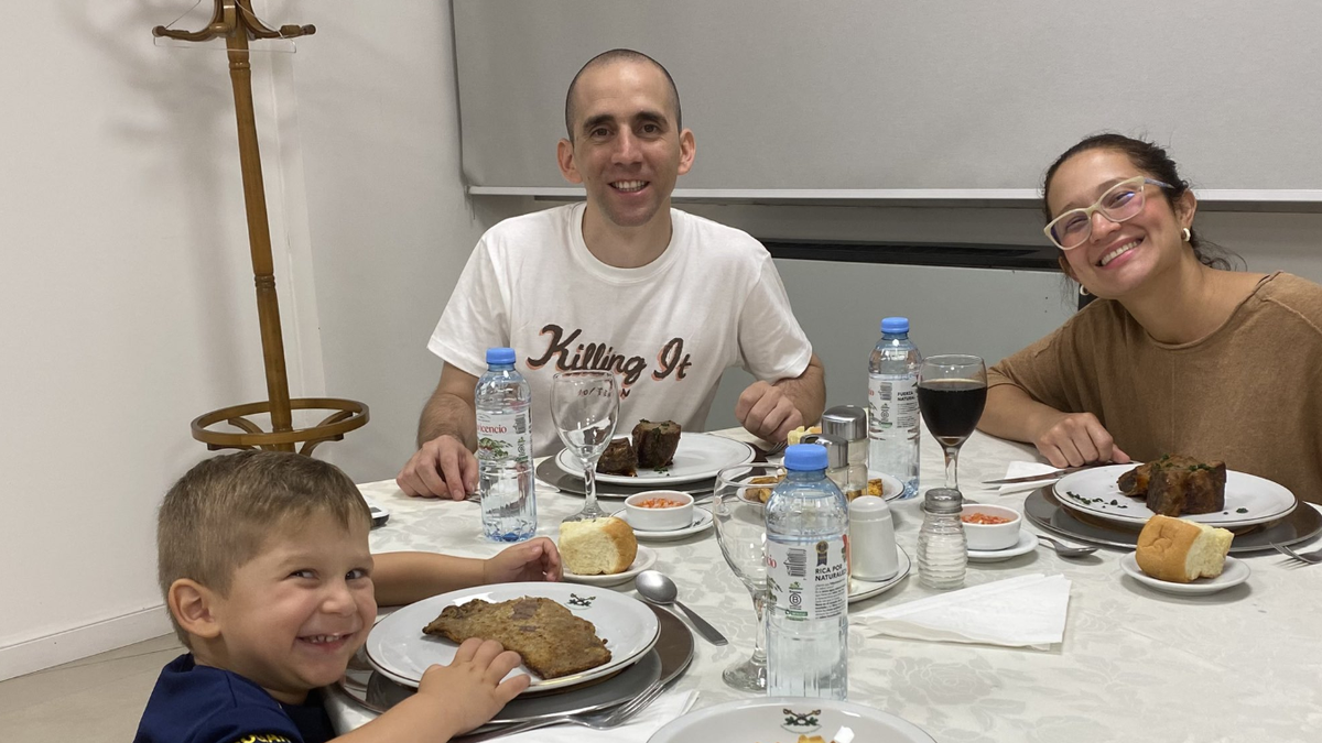 La primera cena de Nahuel gallo con su familia tras regresar al país: ¿Qué comida pidió?