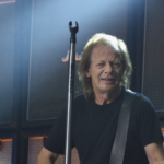 Internaron en Buenos Aires a Stevie Young, guitarrista de AC/DC