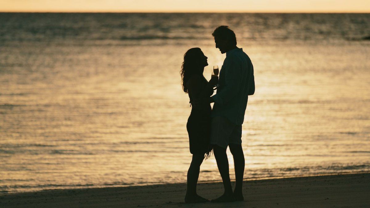 Cuáles son los tres pasos para enamorarse de forma saludable, según la psicología