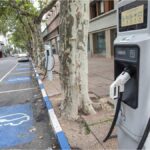 Cinco lecciones sobre autos eléctricos que la Argentina puede copiar de Uruguay