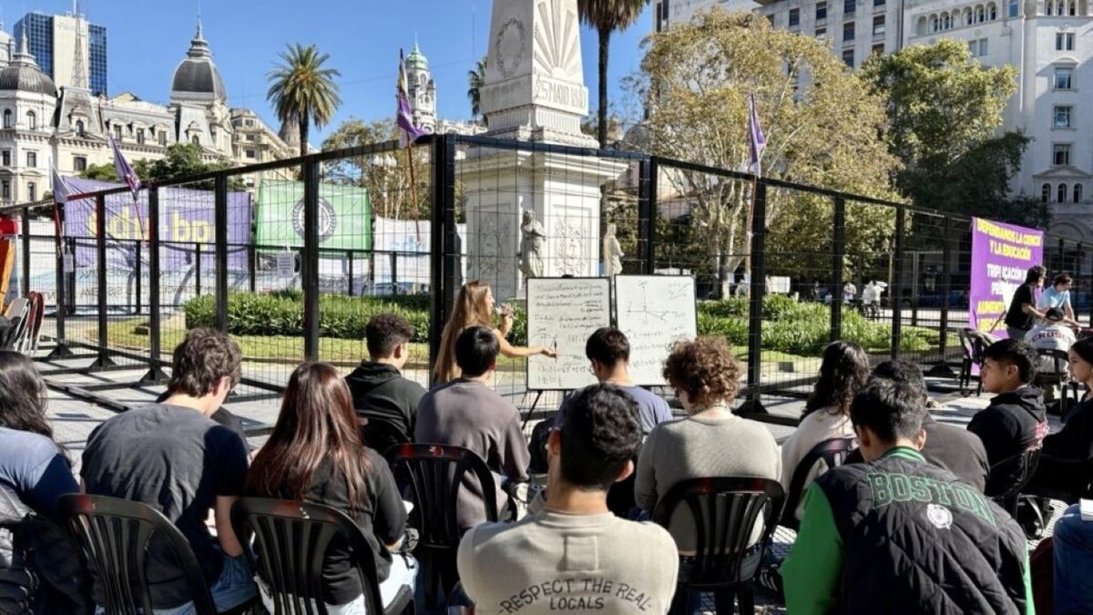 clases públicas frente a la Casa Rosada por la ley de financiamiento
